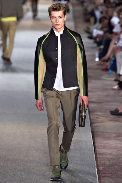 Look 11